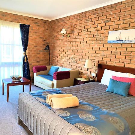 Jolly Swagman Motor Inn Юроа Екстериор снимка