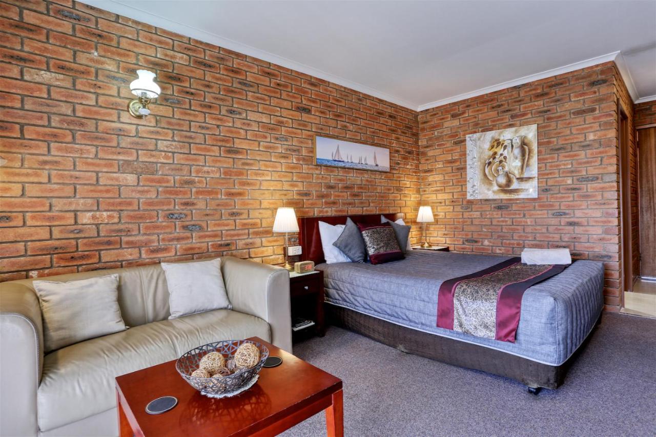 Jolly Swagman Motor Inn Юроа Екстериор снимка