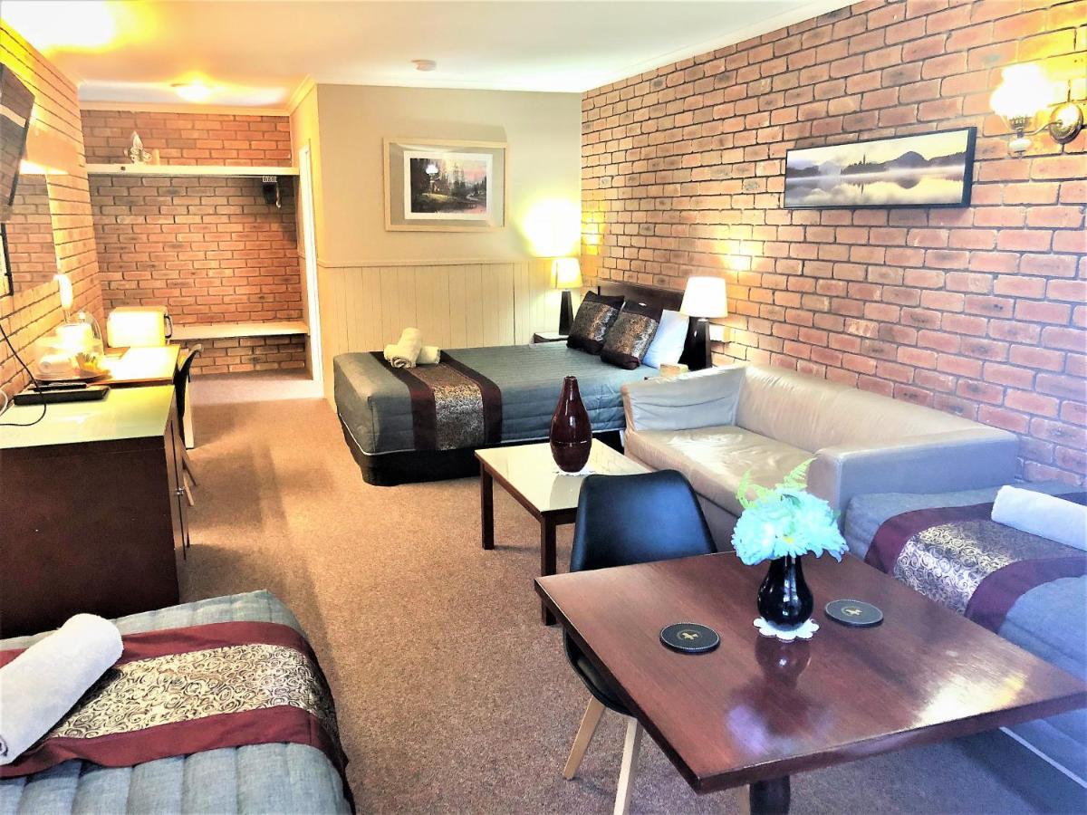 Jolly Swagman Motor Inn Юроа Екстериор снимка