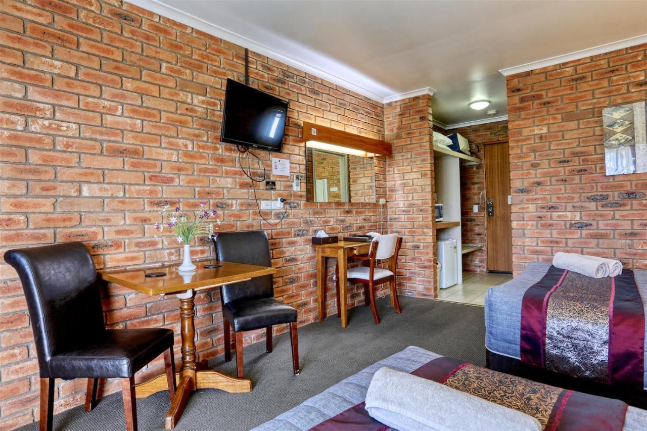 Jolly Swagman Motor Inn Юроа Екстериор снимка