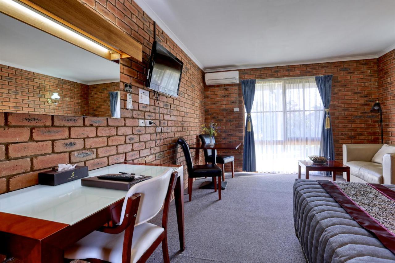 Jolly Swagman Motor Inn Юроа Екстериор снимка