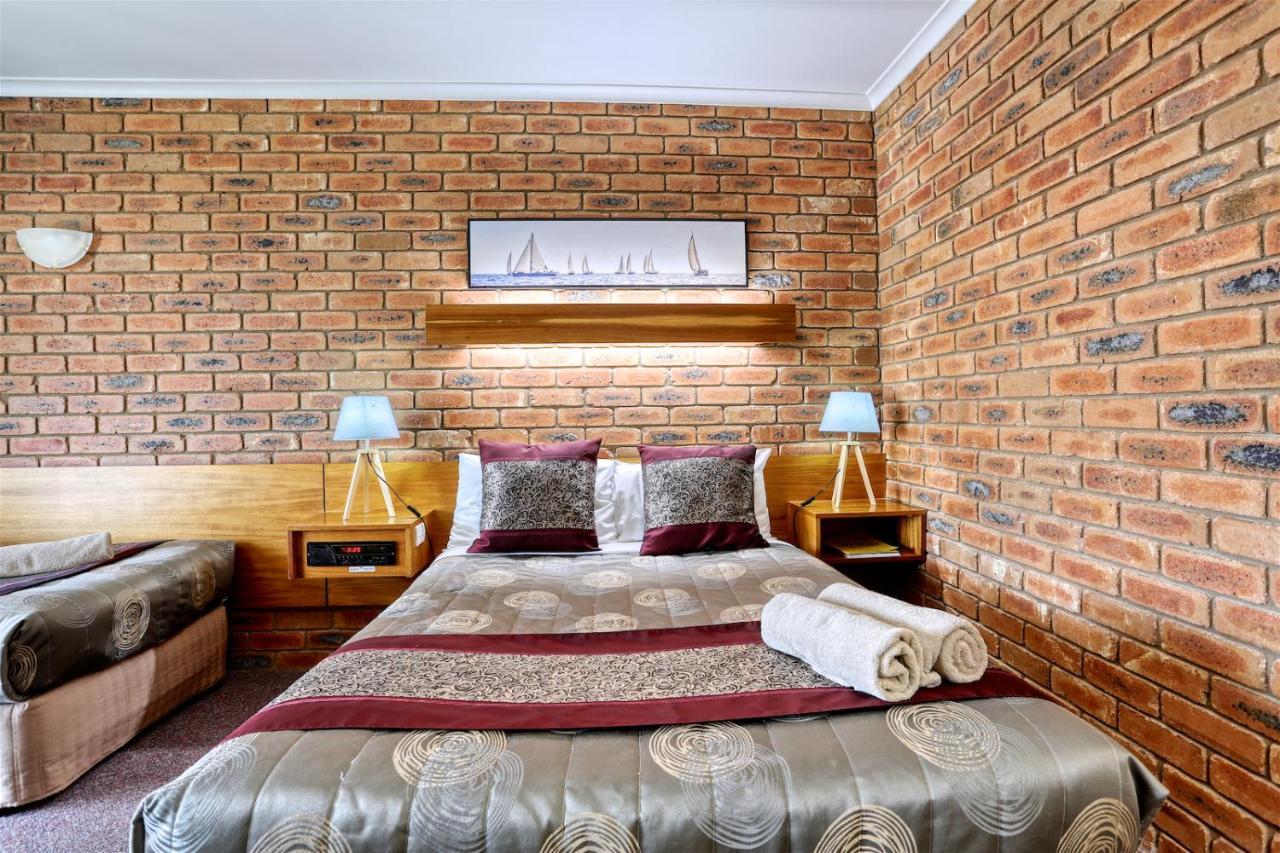 Jolly Swagman Motor Inn Юроа Екстериор снимка
