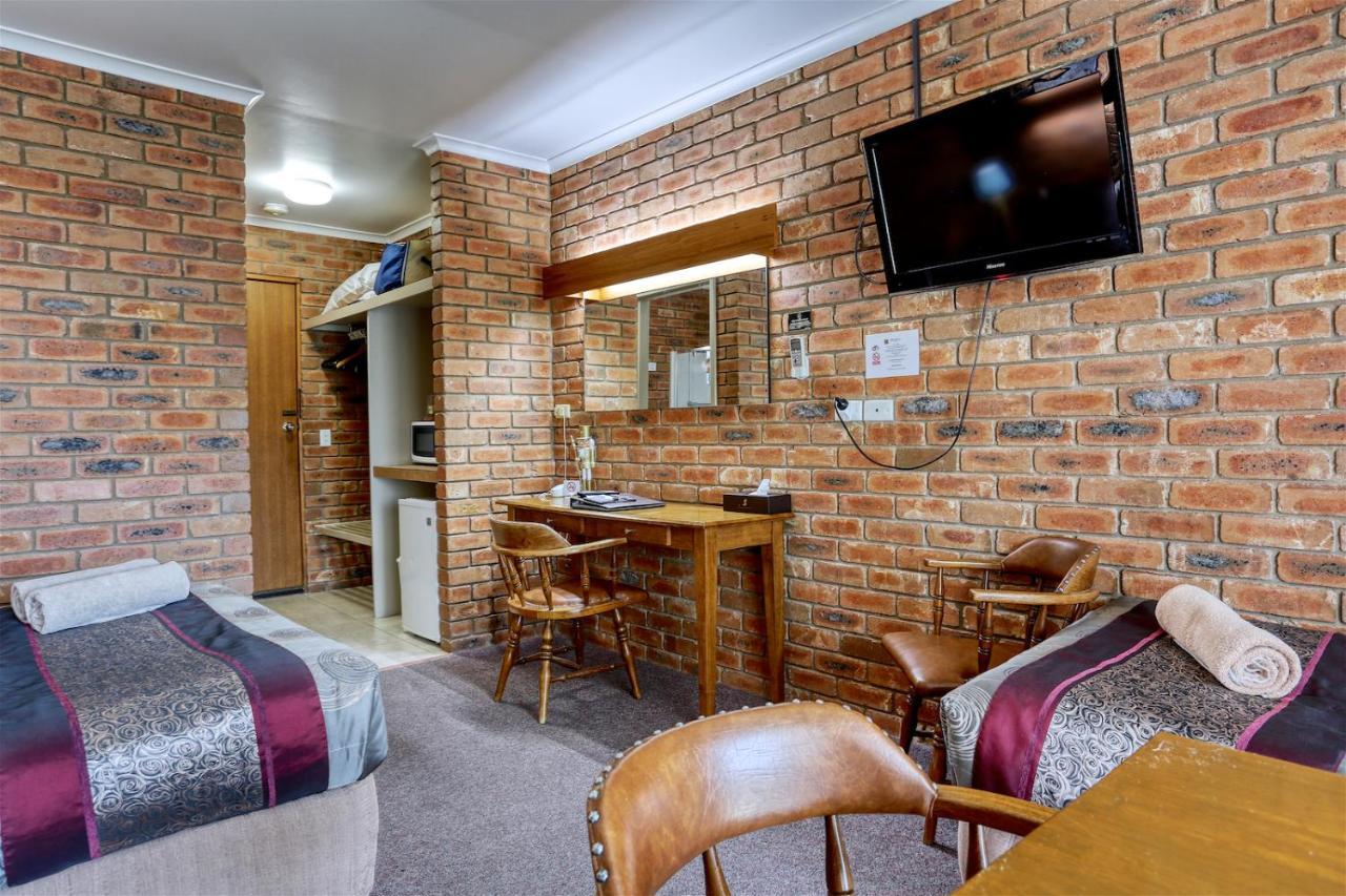 Jolly Swagman Motor Inn Юроа Екстериор снимка