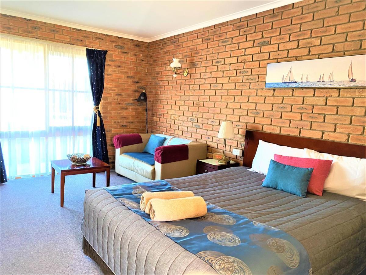 Jolly Swagman Motor Inn Юроа Екстериор снимка