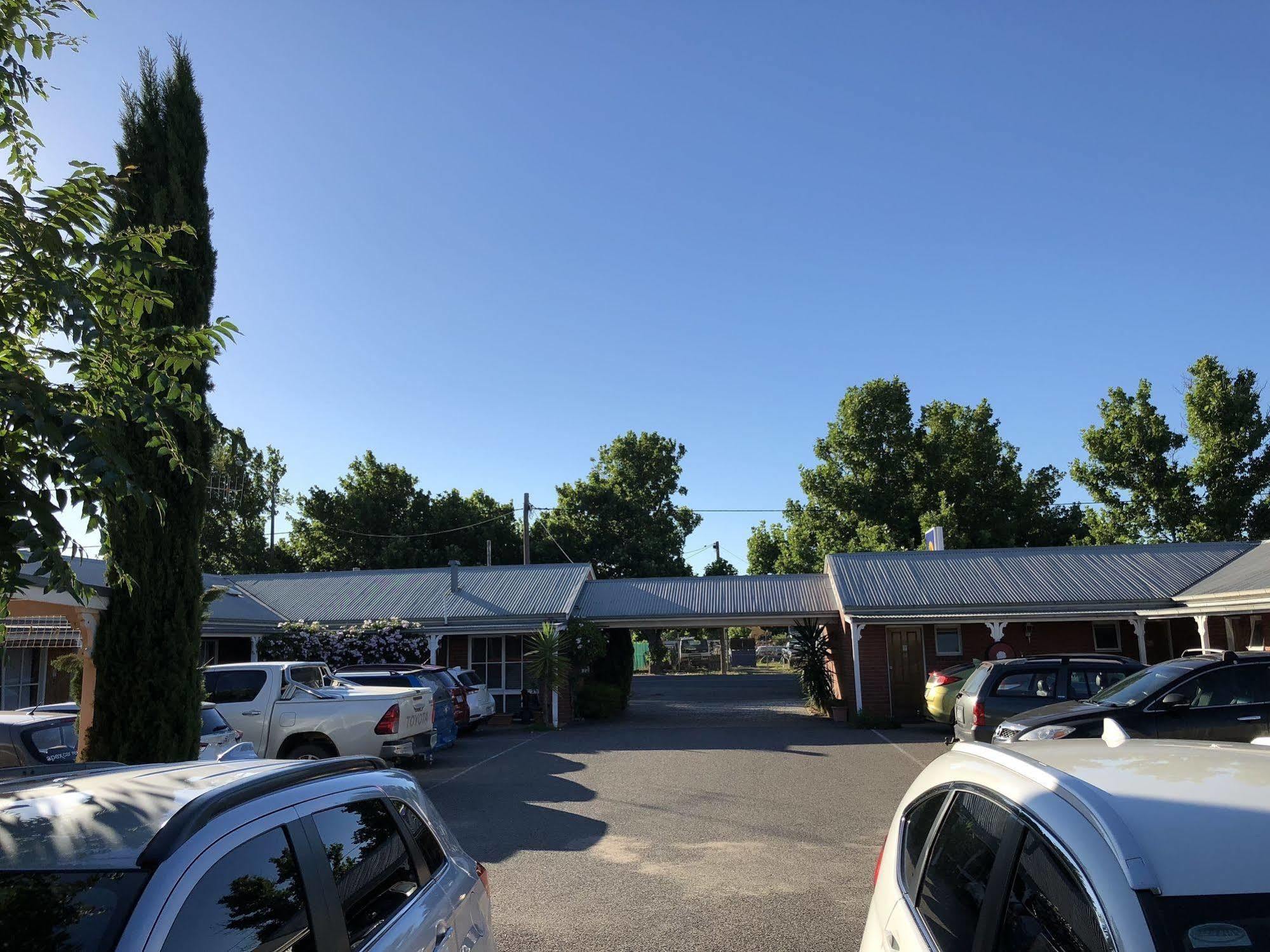 Jolly Swagman Motor Inn Юроа Екстериор снимка
