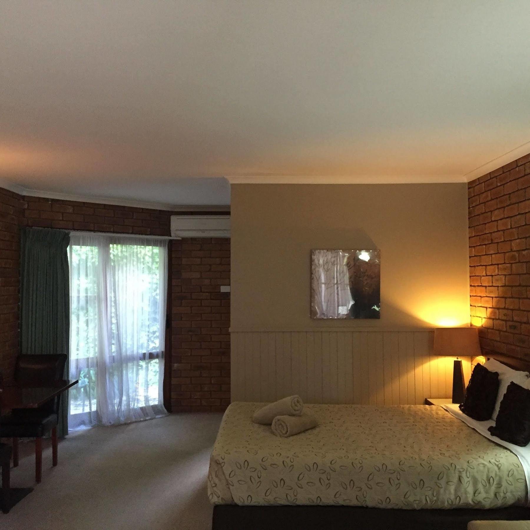 Jolly Swagman Motor Inn Юроа Екстериор снимка