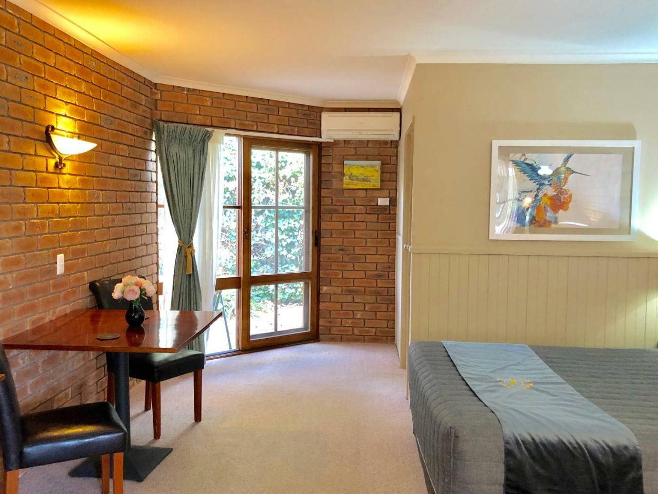 Jolly Swagman Motor Inn Юроа Екстериор снимка