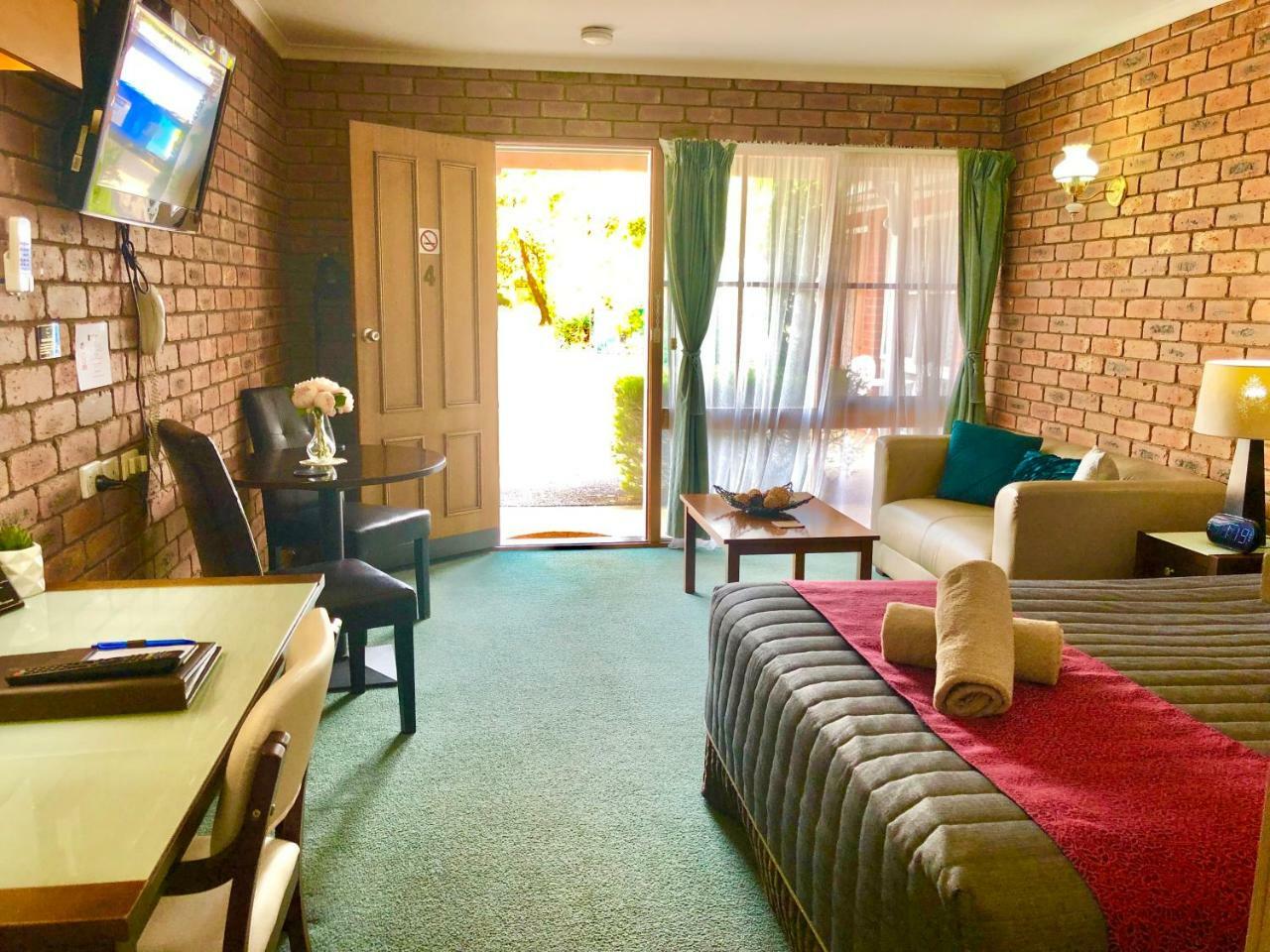 Jolly Swagman Motor Inn Юроа Екстериор снимка